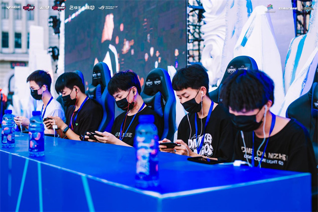 是因为他深 是因为他深