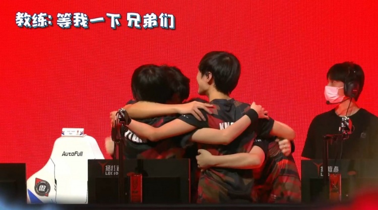 这位年轻选 这位年轻选