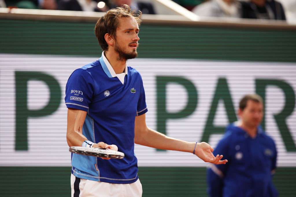 更是足球战 更是足球战