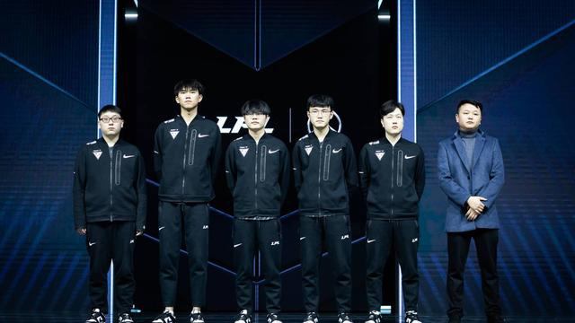 由意大利 由意大利